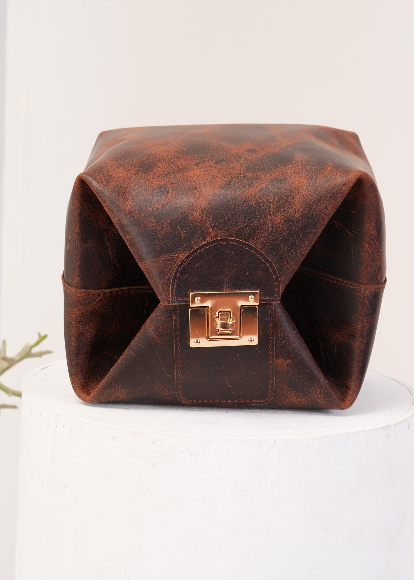 Personalized Makeup Bag For Women Leather Vanity bag For Brides Large cosmetic bag Women Leather toiletry Dopp Kit Makeup Kit Organizer