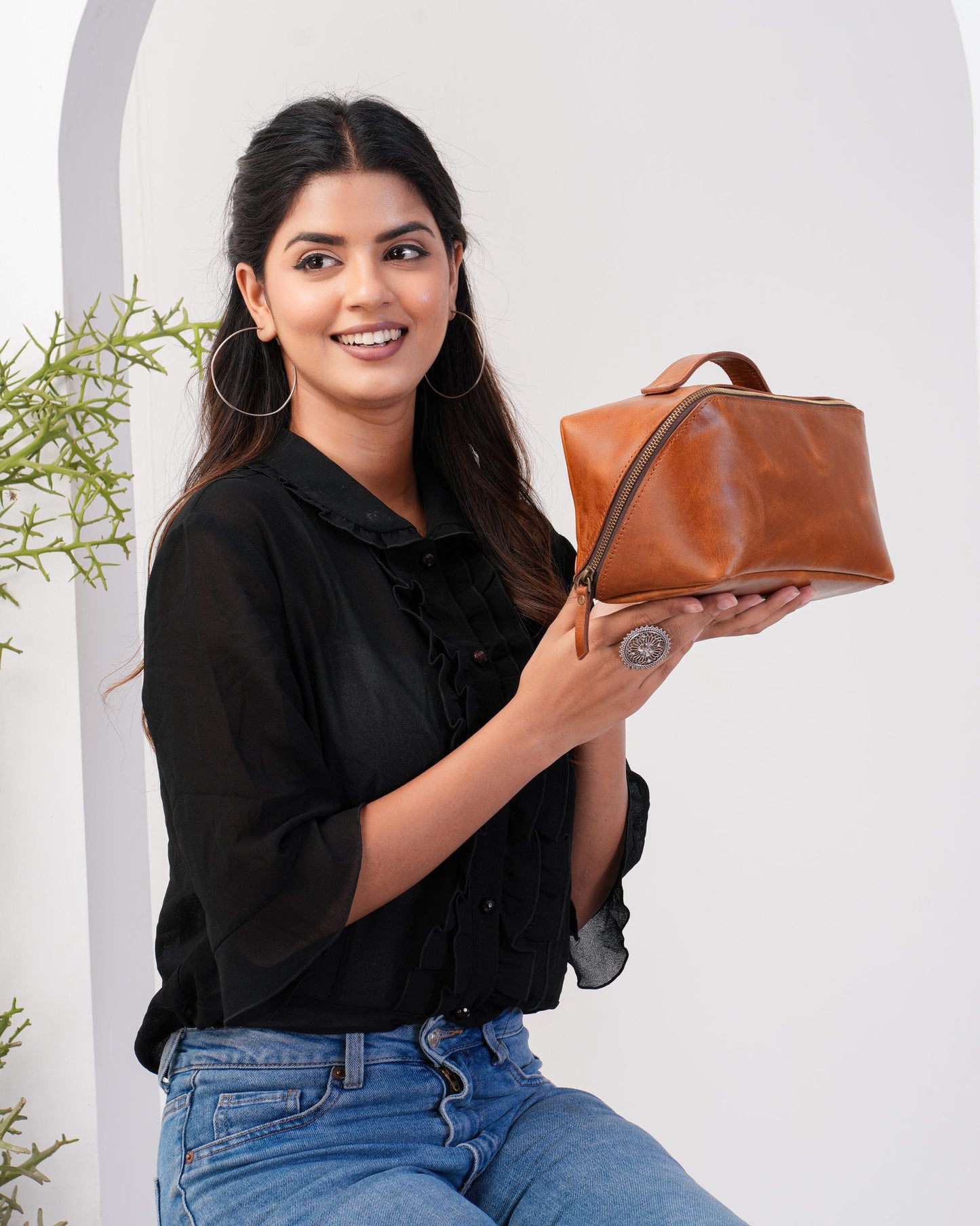 Cosmetic Make Up Bag Leather Toiletry Bag MakeUp Bag for Bridesmaid Women Leather Dopp Kit Makeup & Jewelry Organizer Bridal Shower Gift