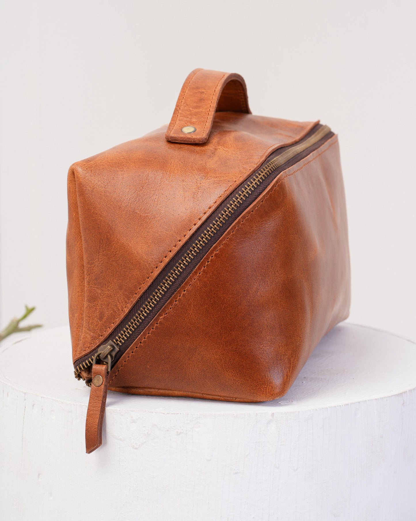 Cosmetic Make Up Bag Leather Toiletry Bag MakeUp Bag for Bridesmaid Women Leather Dopp Kit Makeup & Jewelry Organizer Bridal Shower Gift