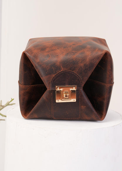Personalized Makeup Bag For Women Leather Vanity bag For Brides Large cosmetic bag Women Leather toiletry Dopp Kit Makeup Kit Organizer